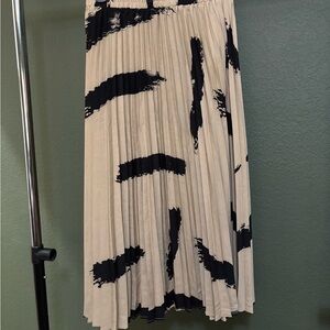 SHEIN Black and Cream A-Line Pleated Skirt